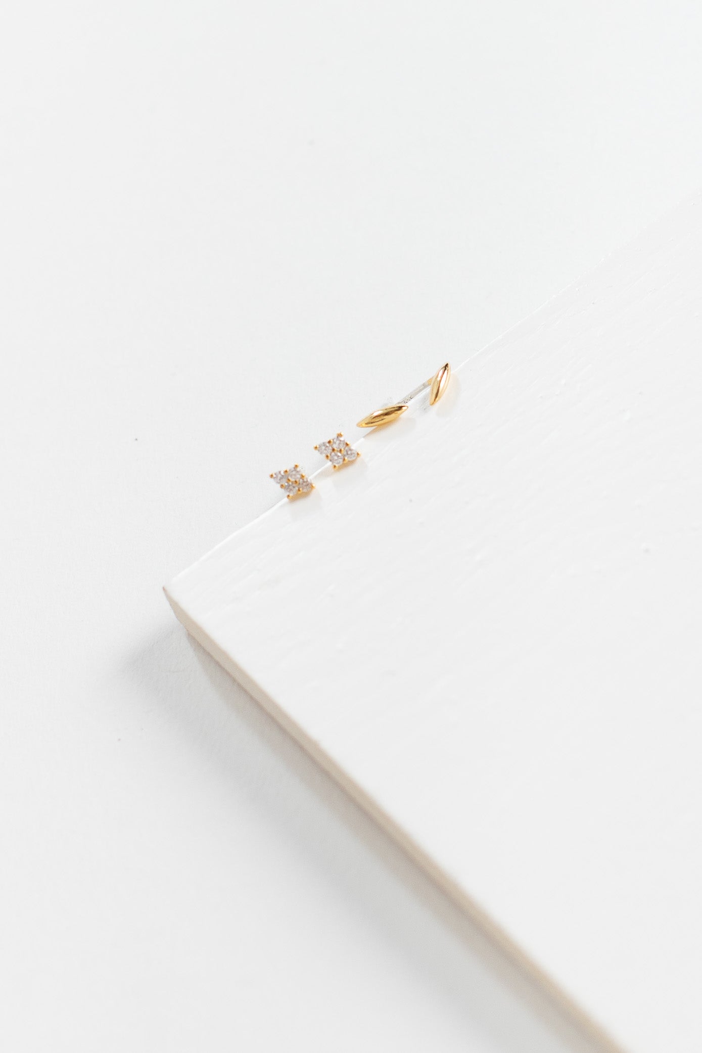 Cove Dainty Earring Set