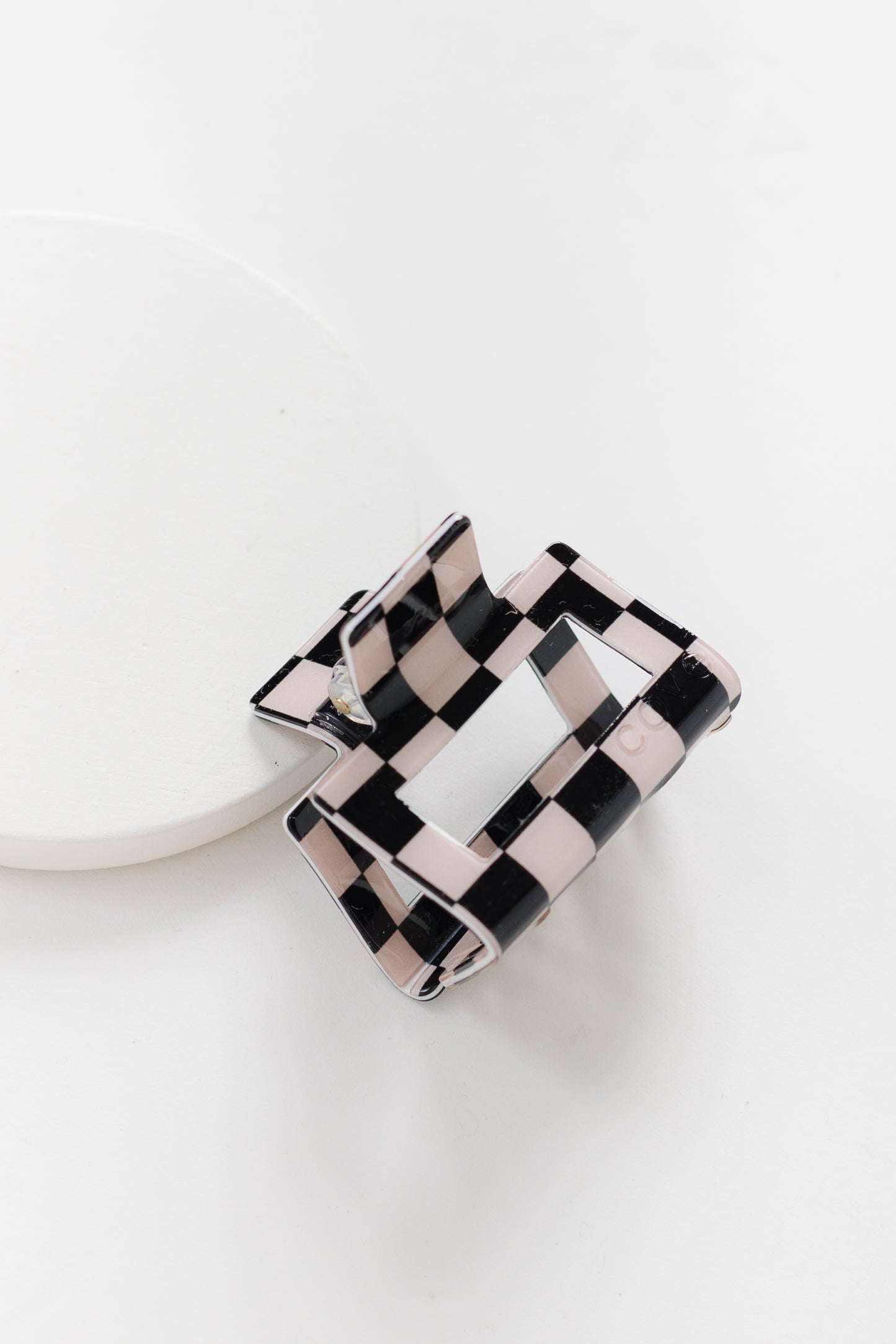 Cove Retro Checkered Hair Claw