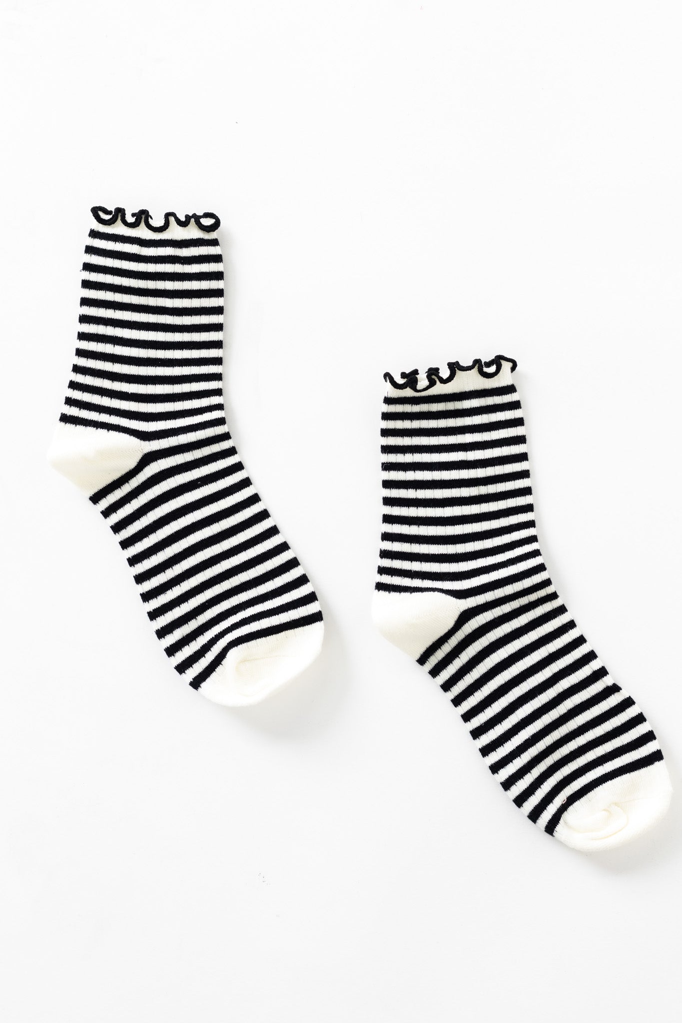 Cove Striped Lettuce Ruffle Socks